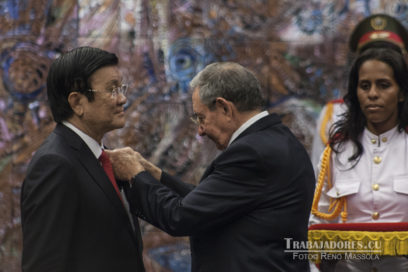 Condecorado Presidente vietnamita con orden José Martí