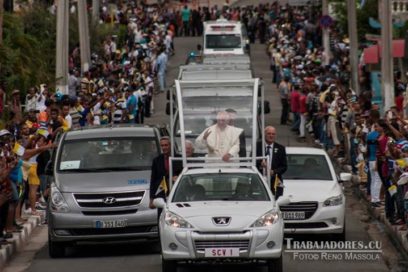 Papa Francisco llega al Santuario del Cobre para oficiar Santa Misa