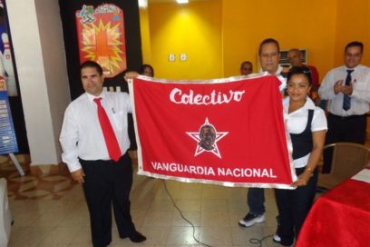 Entregan Bandera de Vanguardia Nacional a la Bolera de Holguín