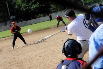 Invictos Medios Nacionales y Holguín en softbol de la prensa