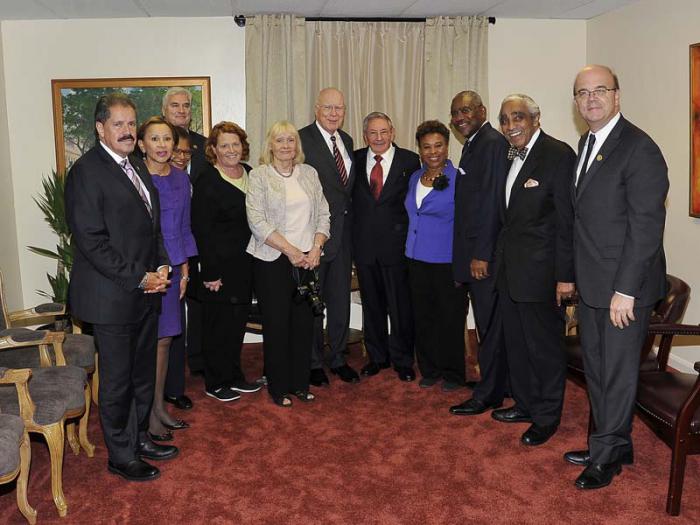 El General de Ejército se entrevista con un grupo bipartidista de legisladores norteamericanos que han mantenido posiciones favorables al cambio de la política estadounidense hacia Cuba y trabajan arduamente para acercar a ambos países