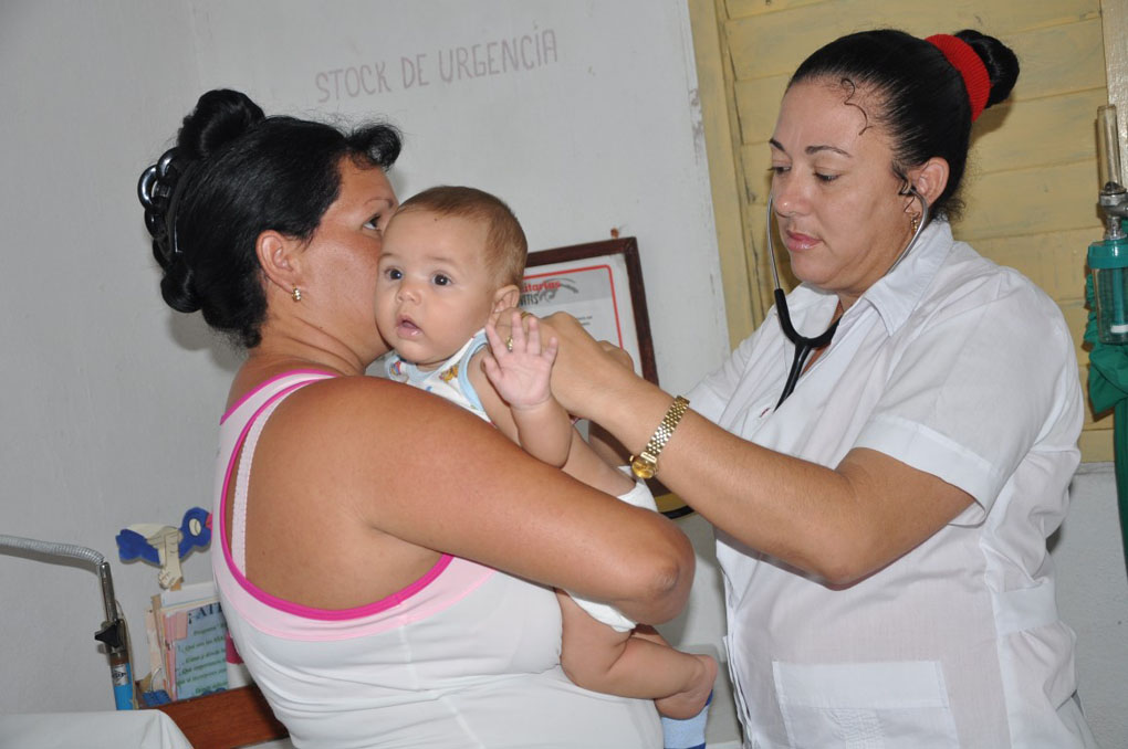 El mantenimiento y reparación de los consultorios, así como el rescate y ocupación de las viviendas por el médico y la enfermera, son parte de la reorganización del programa. fotos: Vicente Brito