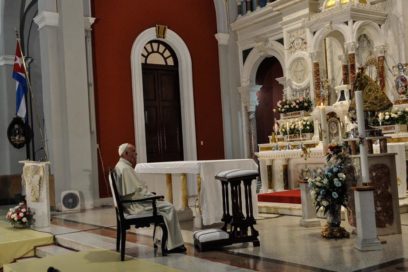 Papa Francisco realiza oración privada a la Virgen de la Caridad del Cobre  (Video + Fotos)