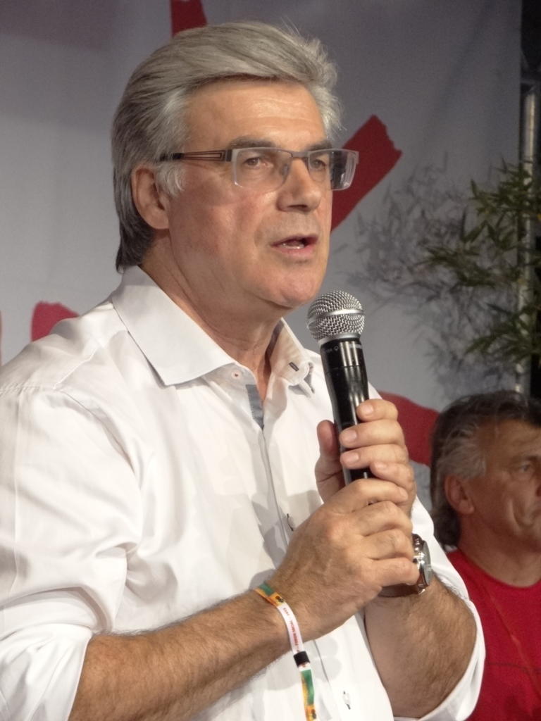 Patrick Le Hyarick, exhortó a laos militantes de izquierda a unirse para construir una Europa para los trabajadores.