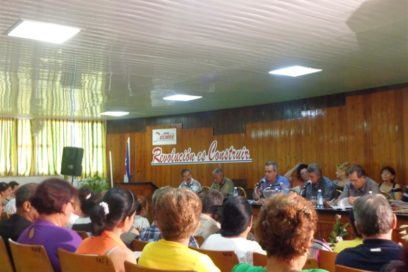 El sindicato habla de salario y de eficiencia