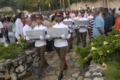 Realizan ceremonia de inhumación de restos en el Mausoleo Frente Las Villas