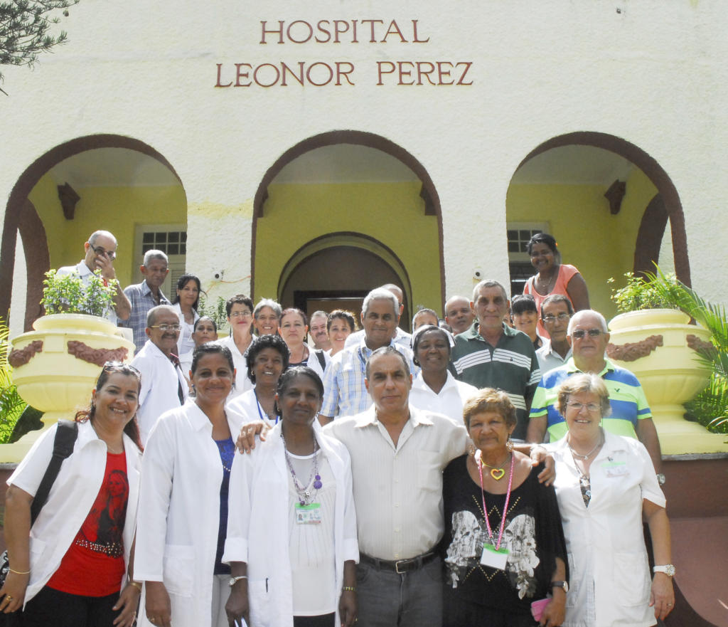 Al centro, el presidente nacional de la Anir, Alfredo Machado, junto a parte del colectivo del hospital Leonor Pérez. Fotos: Agustín Borrego Torres
