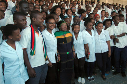 Presidenta de la Unión Africana dialoga con futuros médicos africanos (+ Fotos)