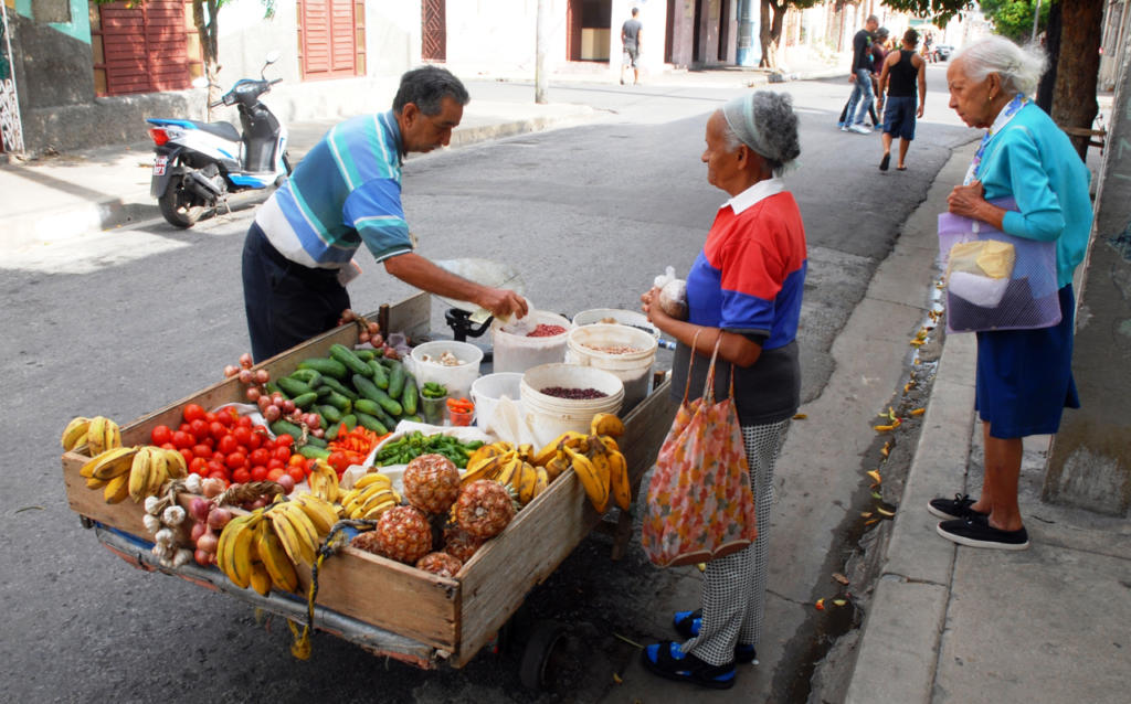 La dispersión de los trabajadores no estatales hace más compleja la afiliación, pero no imposible. / Foto: Modesto Gutiérrez, AIN.
