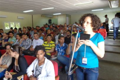 Crítico debate en Holguín sobre dificultades que enfrentan jóvenes creadores