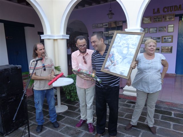 El poeta José Luis Serrano recib el premio Adelaida del Mármol. Foto: Manuel Valdés
