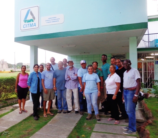 Científicos de Cuba y EE.UU hacia el Parque Nacional Alejandro de Humboldt. Foto Rodny Alcolea.