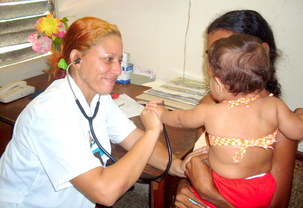 El buen trato es un medicamento intangible pero efectivo. Foto: Betty Beatón