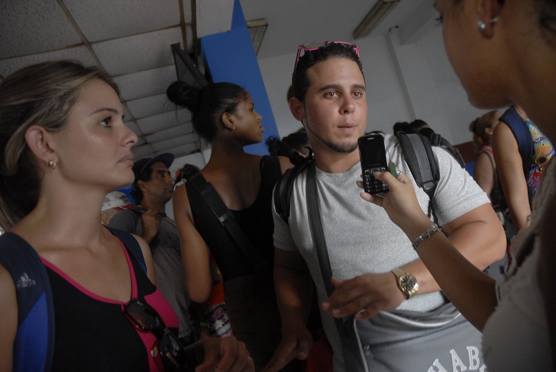 Los estudiantes están entre los que más viajan en camiones y autos particulares los fines de semana.