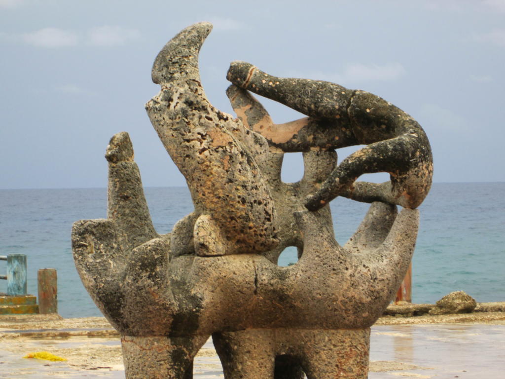 Un detalle de la escultura Memorial Marcelo Salado. Foto: Del Autor.