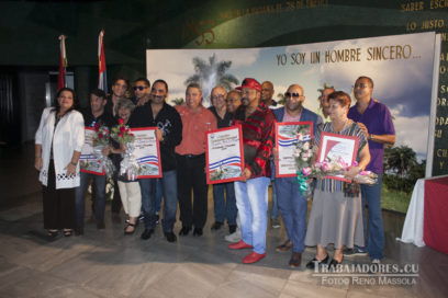 Reconocen contribución de artistas