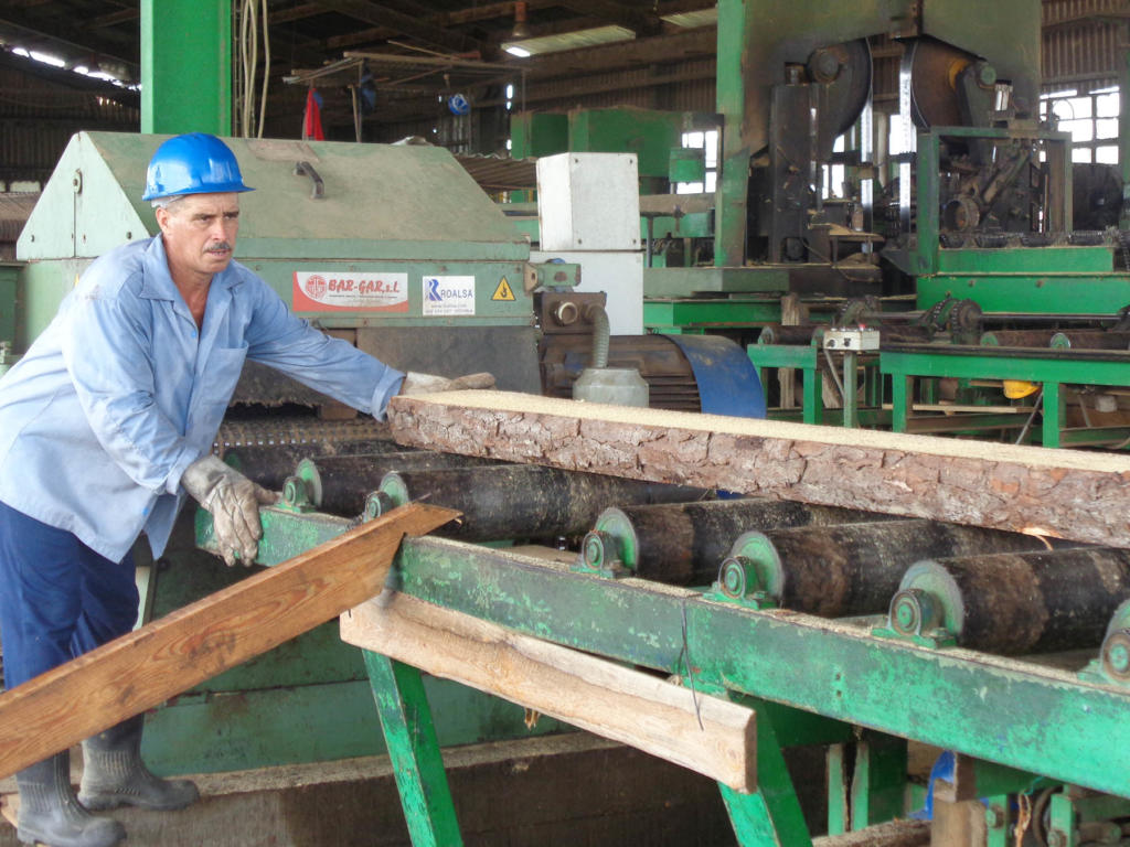 Más de seiscientos innovadores ayudan a mantener funcionando la tecnología con varias décadas de explotación en la EFI Macurije.