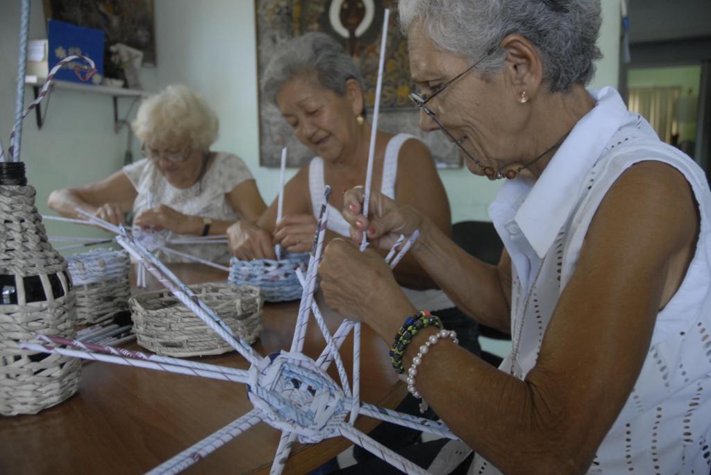 Es vital la ejercitación continua de las personas de 60 años y más, así como expresarles el afecto que les profesamos. | foto: Agustín Borrego