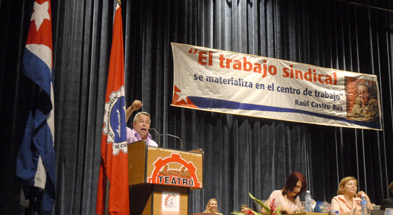 Ulises Guilarte De Nacimiento enumeró un grupo de políticas priorizadas en el sector como fomentar nuevas plataformas tecnológicas, proponer los programas para la informatización de la sociedad, ejecutar y controlar la política para el uso del espectro radioeléctrico y del ciberespacio. Foto: Agustín Borrego Torres