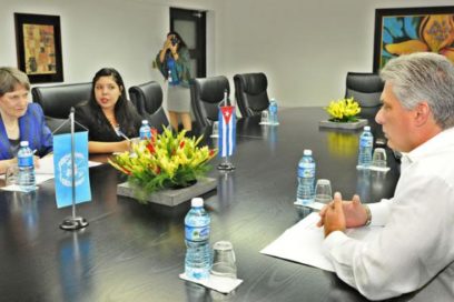 Recibe Díaz-Canel a Helen Clark