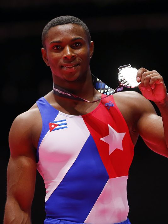 Manrique Larduet con su medalla de plata mundial en Glasgow