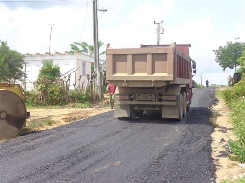 Fueron asfaltados los 600 metros de la calle principal de Potrerillo.