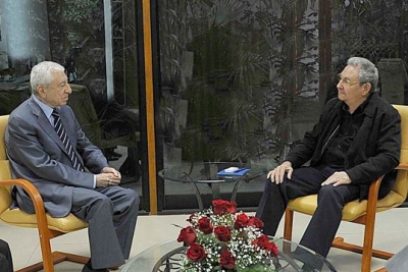 Fraternal intercambio entre Raúl y dirigente palestino