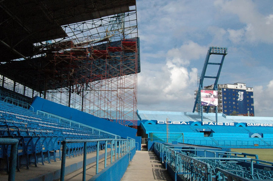 El techo del estadio Latinoamericano debe estar terminado para el 2016. Fotos: César A. Rodríguez