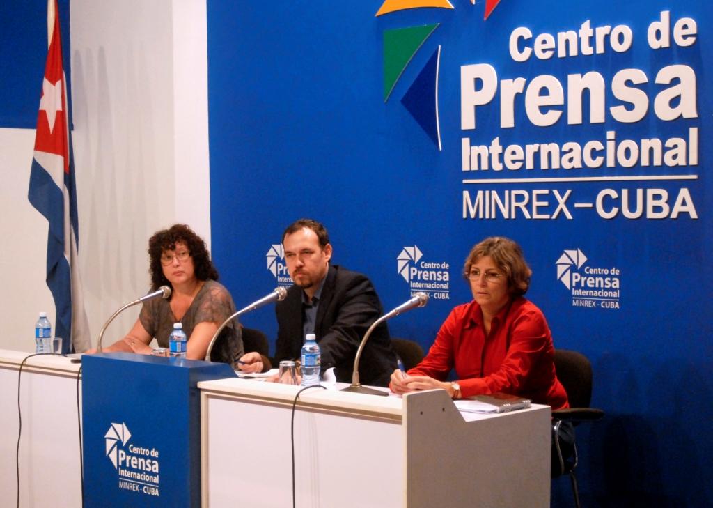 De izquierda a derecha Hilda Saladrigas, Raul Garcés y Zenaida Costales. Foto Abel Rojas Barallobre