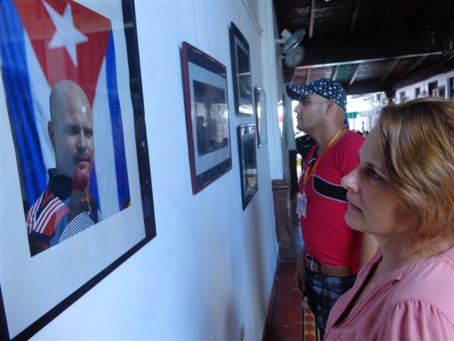 Delegados al Festival de la Prensa asistieron a la apertura de l exposición El amor todo lo puede. Foto: Manuel Valdés
