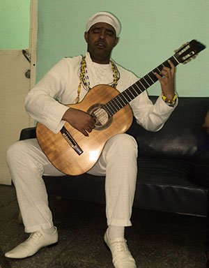 Entrevista guitarrista de concierto. Foto Osmay Pérez