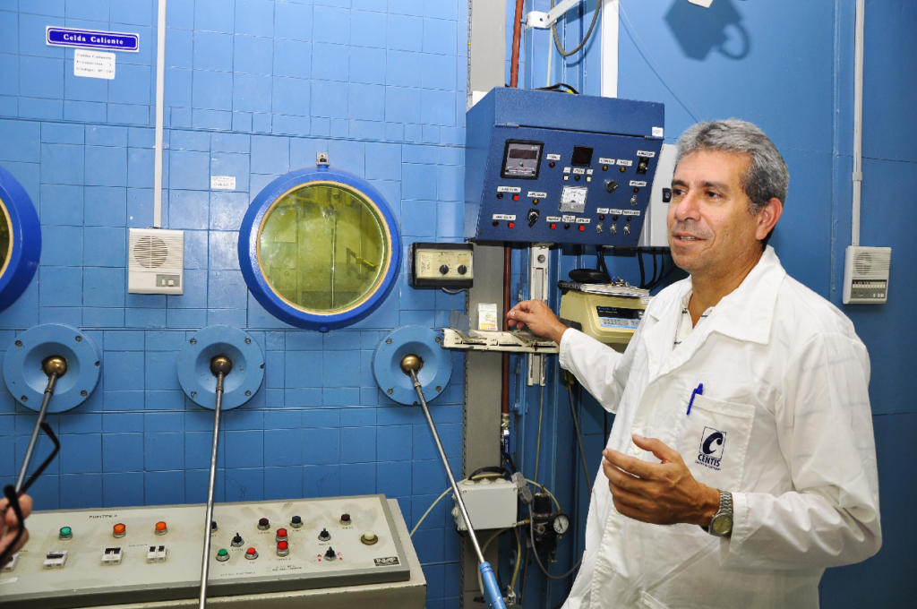 René Leyva Montaña es ingeniero químico nuclear, Máster en Radioquímica, Director de Producción del Centis y uno de sus fundadores. Foto: Cristian Domínguez