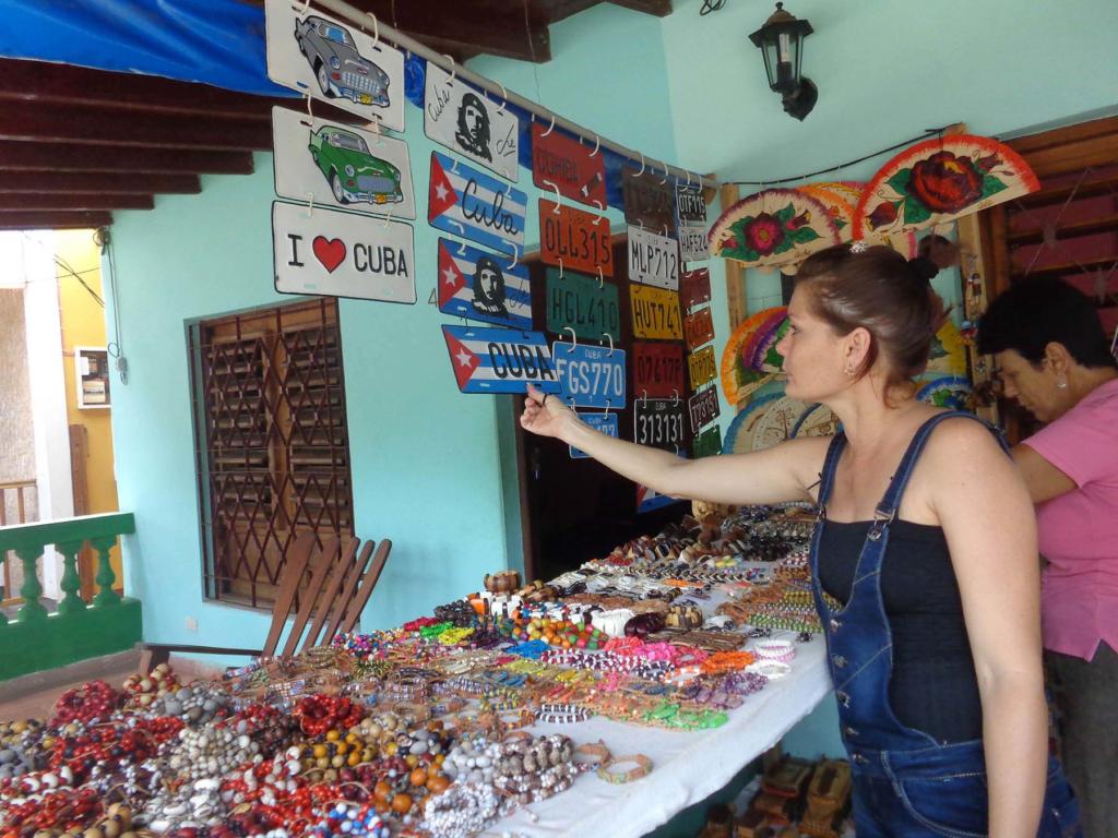 Una de las mayores fuentes de empleo de Viñales se encuentra en las actividades dedicadas a la atención del turismo. Fotos: Eduardo González Martínez