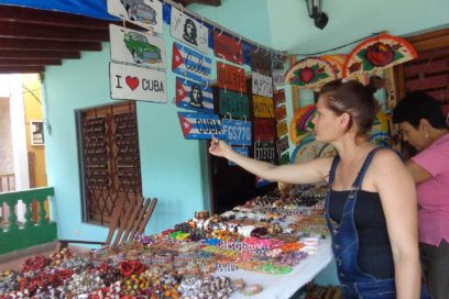 Intercambia CTC con trabajadores en centros de Viñales
