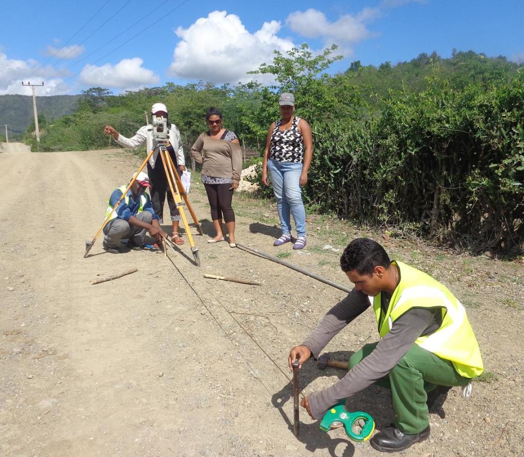 Ahora el énfasis mayor se pone en la ejecución del vial de acceso al lugar de emplazamiento. Foto: Betty Beatón Ruiz 
