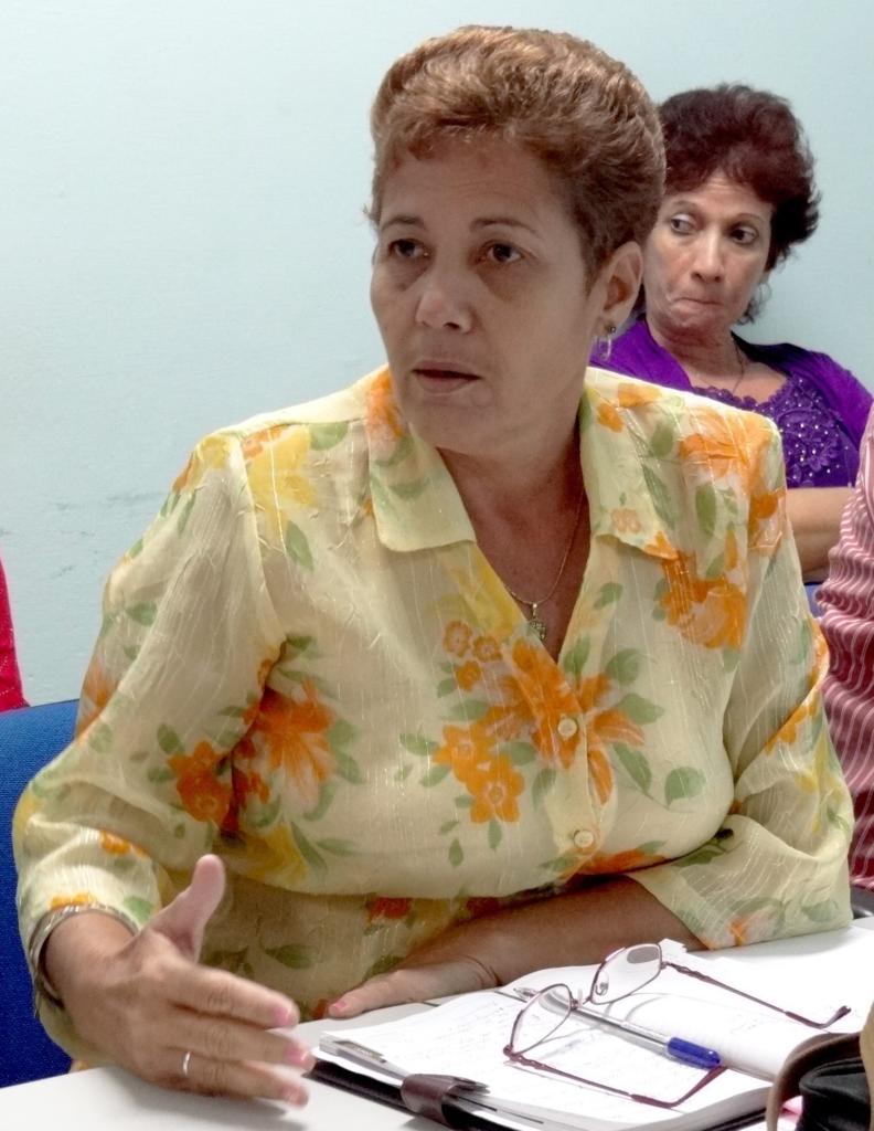María Godoy Moreno, funcionaria del Departamento de Organización de la CTC recomendó a los dirigentes sindicales discutir en las asambleas de afiliados y de representantes los temas tratados durante la sesión de trabajo. Foto: Roberto Carlos Medina