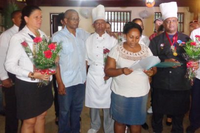 Un colectivo y tres premios al hilo