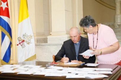 Cancelan sello postal conmemorativo por la visita del Papa Francisco a Cuba