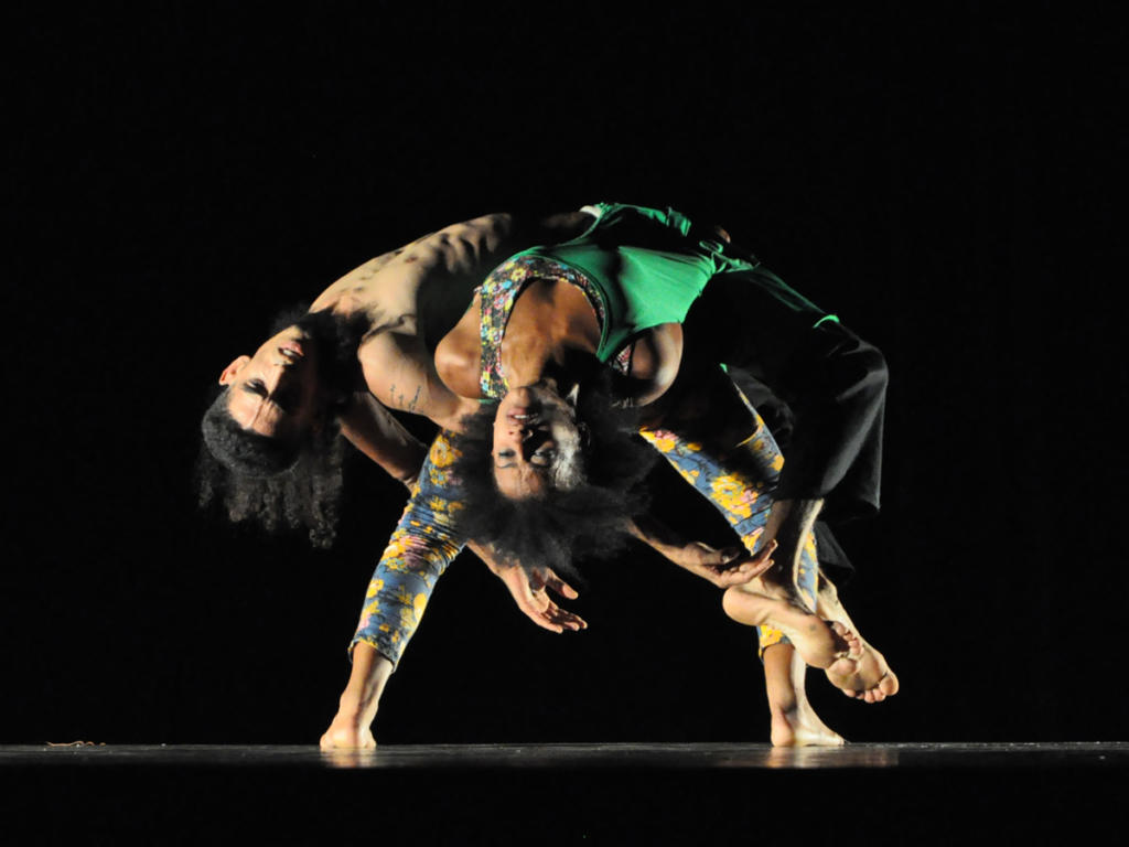 Junto a la bailarina Inés María Preval, en Carcinoma, una de sus más recientes creaciones. Foto: Yuris Nórido
