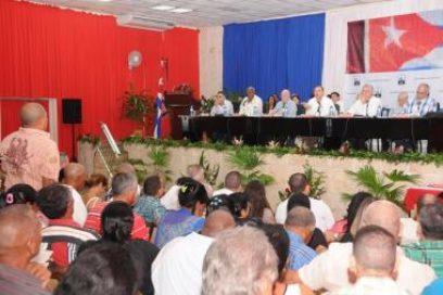 Debate abierto a críticas y soluciones