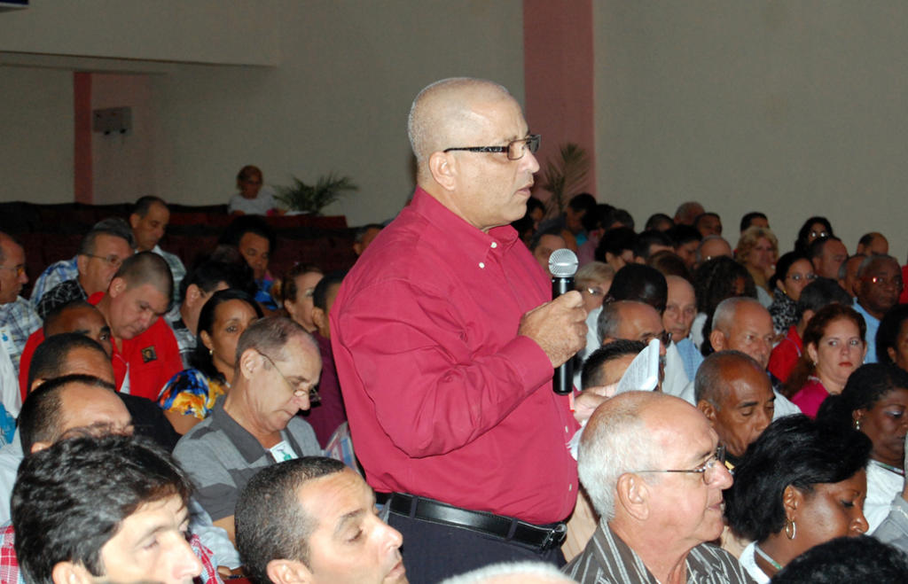 Emeregildo Montalvo, gerente general de la entidad mixta Cuvenpetrol S.A. se refirió a la ejecución de los planes de producción y valores de la refinería Camilo Cienfuegos. Foto: Efraín Cedeño