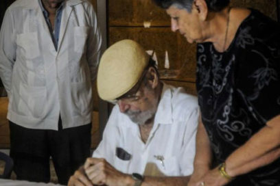 Recibe Fernández Retamar el Premio Internacional Fernando Ortiz