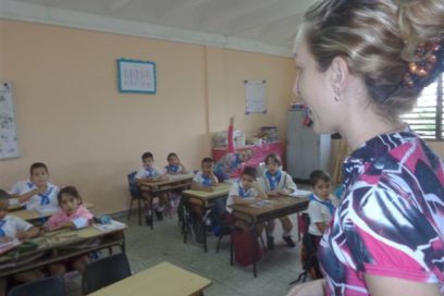 La doble condición  de Adriana: maestra y estudiante