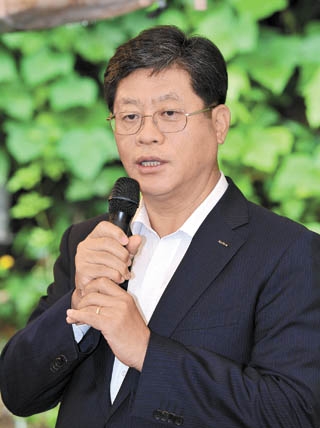 El presidente de Kotra, Kim Jae-hong, dijo durante la apertura del stand que su meta es ampliar y reforzar la cooperación económica entre ambas naciones.