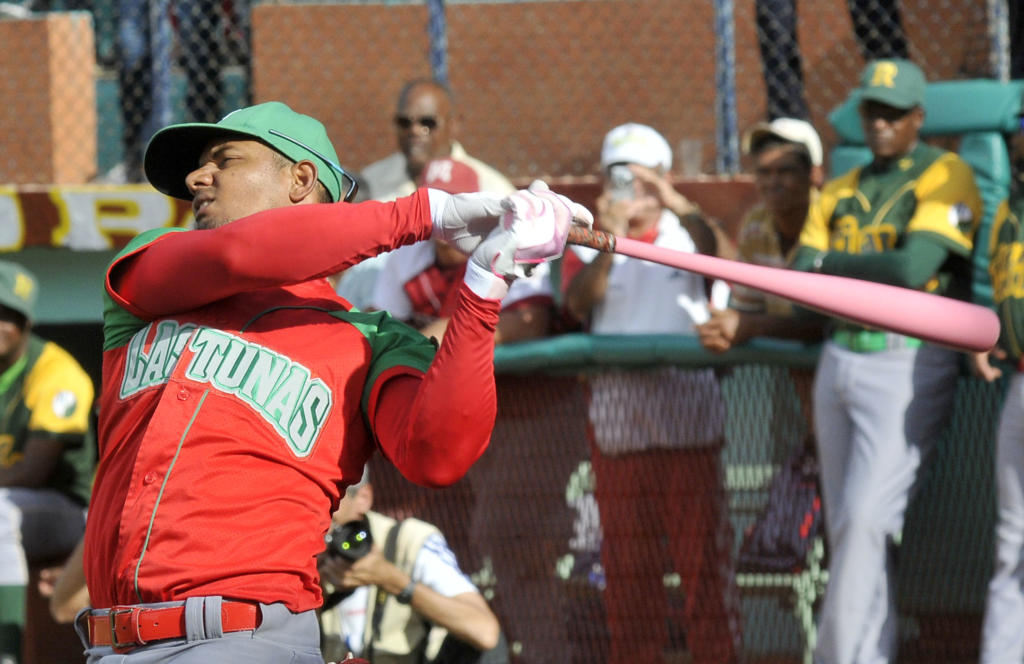 El tunero Yosvany Alarcón resultó vencedor en el esperado derby de jonrones. Fotos: José Raúl Rodríguez Robleda.