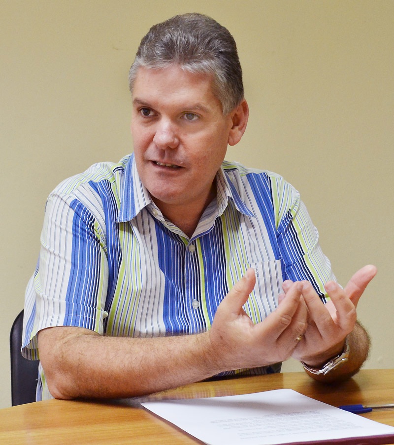 Alejandro Gil Fernández, viceministro primero de Finanzas y Precios, explicó que la diversificación de las ofertas estatales se logra con una producción empresarial eficiente. Foto: Eddy Martin