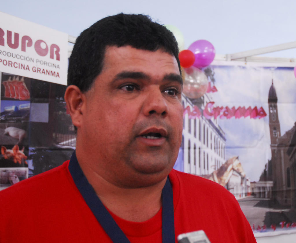 Carlos Luis Cabrera reconoció los avances tecnológicos y la preparación de los productores porcinos. Foto: Agustín Borrego