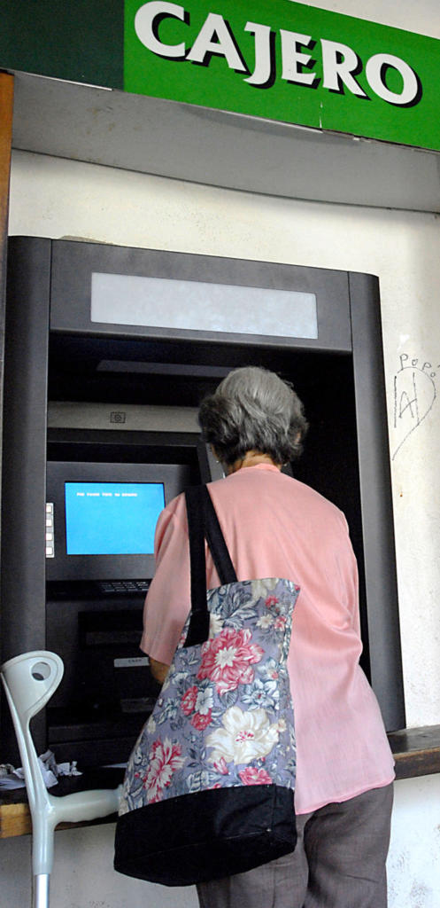 Entre otras prestaciones monetarias, la Seguridad Social concibe las pensiones por edad, por invalidez total o parcial y por maternidad de la trabajadora. Foto: Roberto Carlos Medina