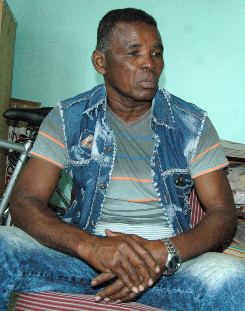 Bernardo Comas, campeón mundial de boxeo en 1982, es hoy uno de los entrenadores del equipo provincial de Camagüey. Foto: César A. Rodriguez.