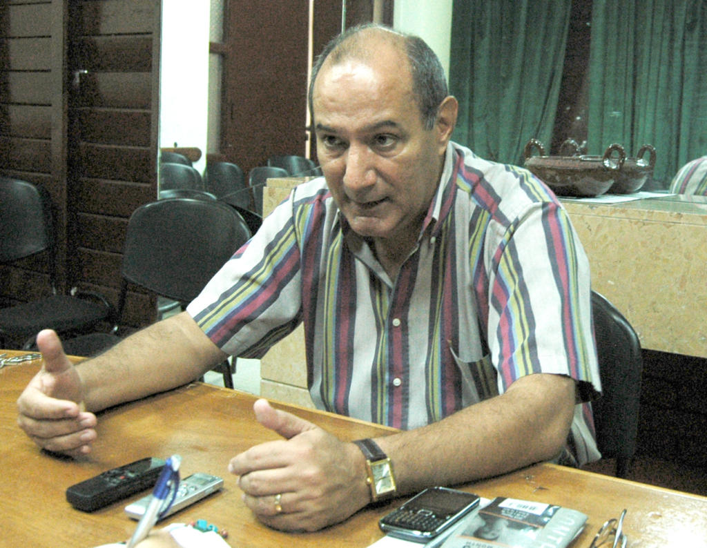 El profesor Antonio Romero es, además, especialista en Relaciones Económicas Internacionales, Desarrollo económico, Comercio internacional e Integración económica. Foto: Julio Cesar A. Rodríguez  